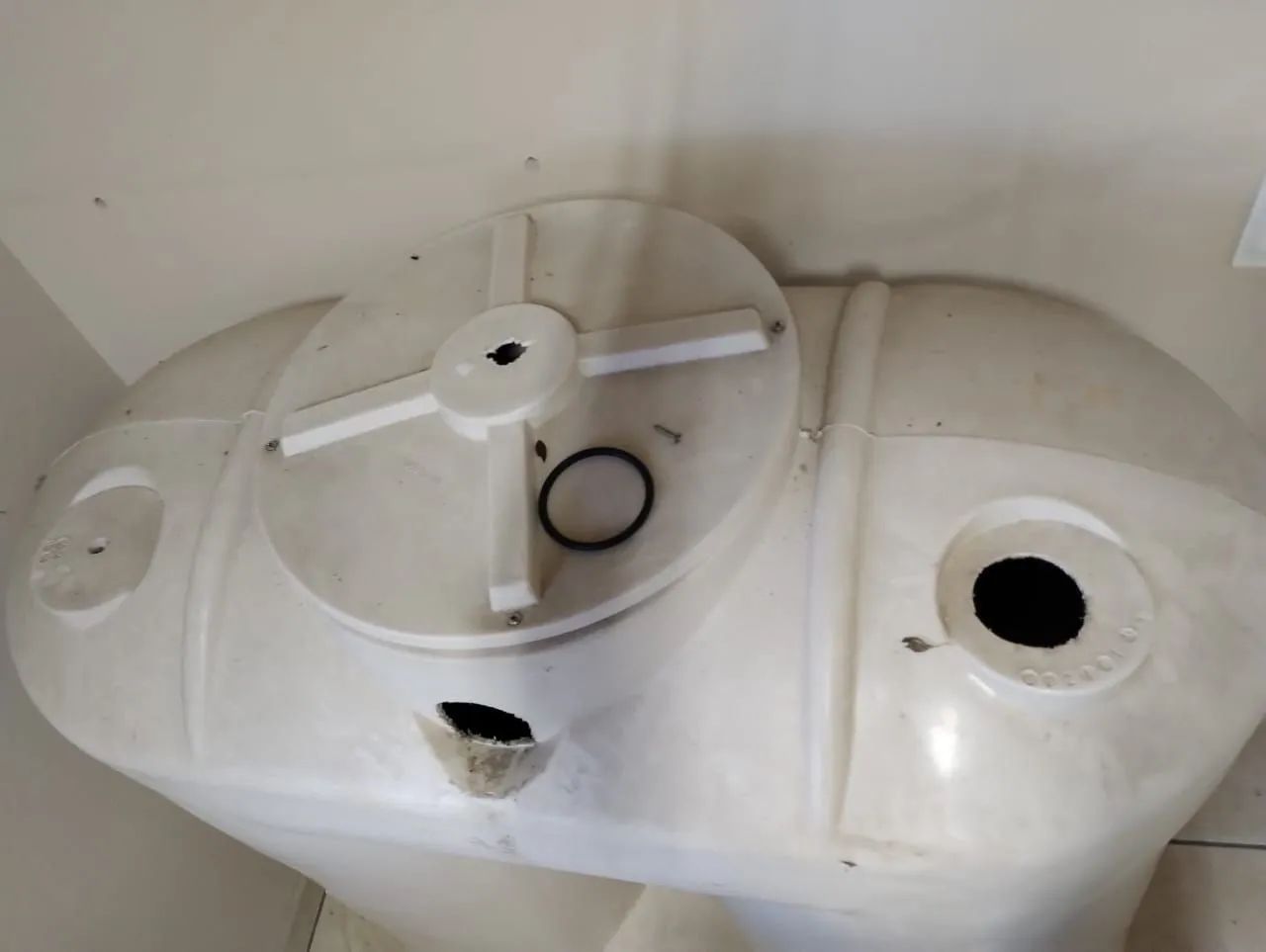 Tanque Slim de Polietileno com Reservatório 600 Litros Fortlev