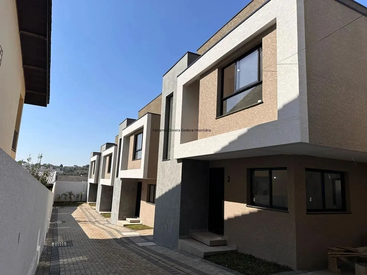 Sobrado à venda em Curitiba-PR, Santa Cândida: 3 quartos, 1 suíte, 113,49m², 2 vagas de ga