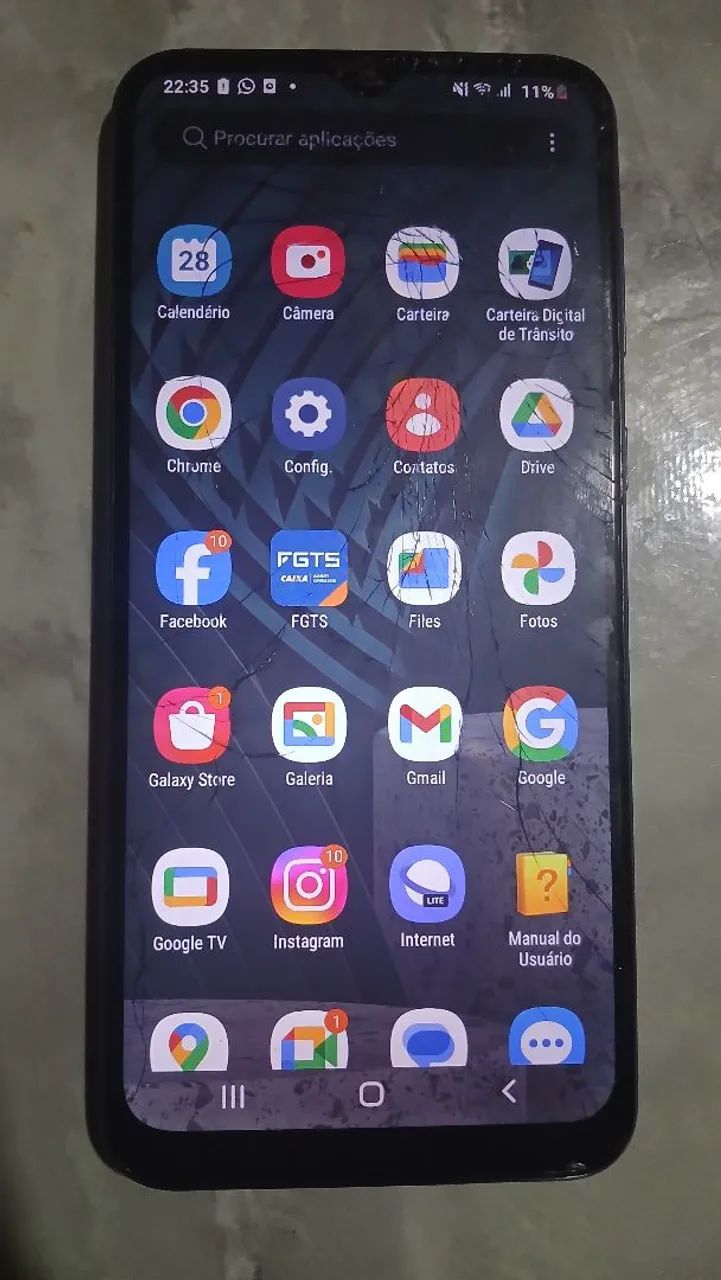Celular A03 trincado mas funcionando normal 200 reais pra levar logo. Já no menor preço. - Foto 2