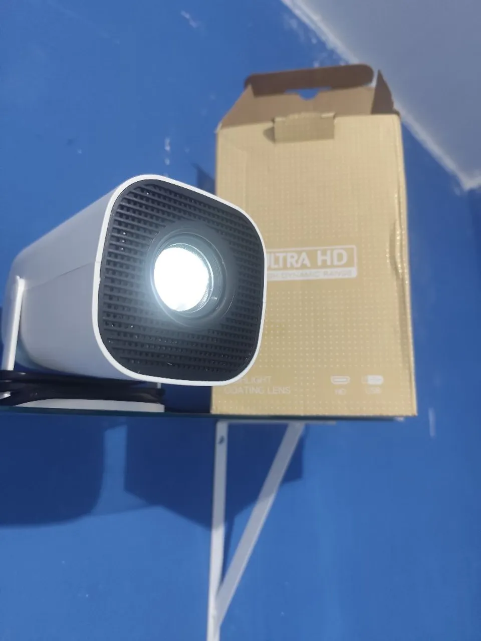 Projetor Ultra HD com Lente de Alta Qualidade