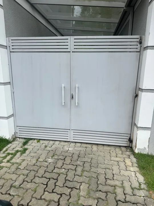 Portão de Aço Cinza