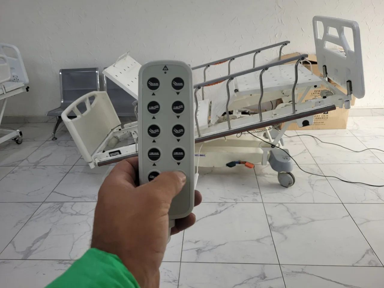 Cama hospitalar elétrica com 12 movimentos  - Foto 2