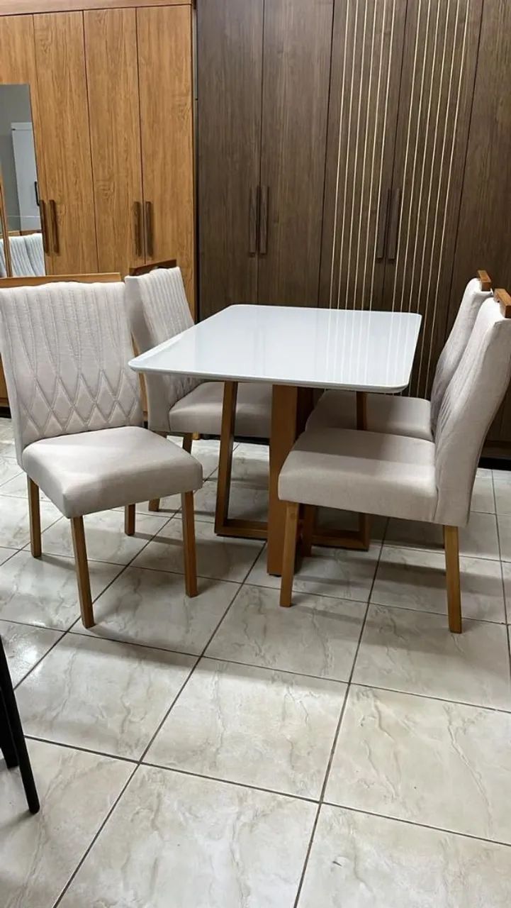 Mesa de jantar com 4 cadeiras madeira maciça 1.20 x 80 