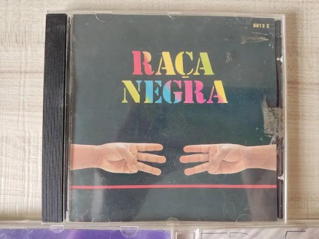 Kit 3 Cds Raça Negra Chuva Cai 8 Não Posso Aceitar 6 É Disso (Usado)  - Foto 4