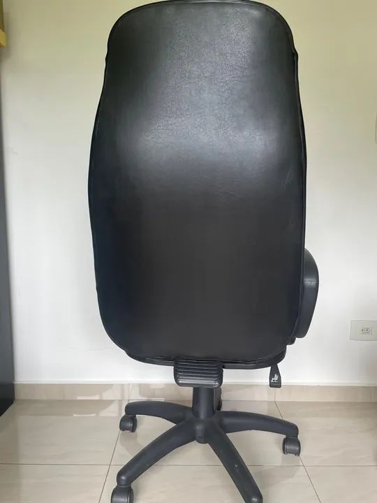 Cadeira de rodinha preta  - Foto 4