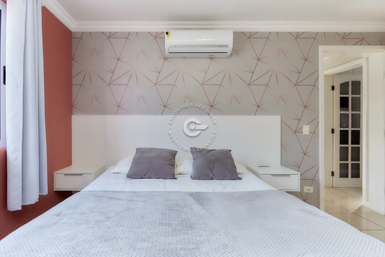 Casa térrea no Boqueirão | terreno 710m² | 4 quartos | 1 suíte | 3 vagas