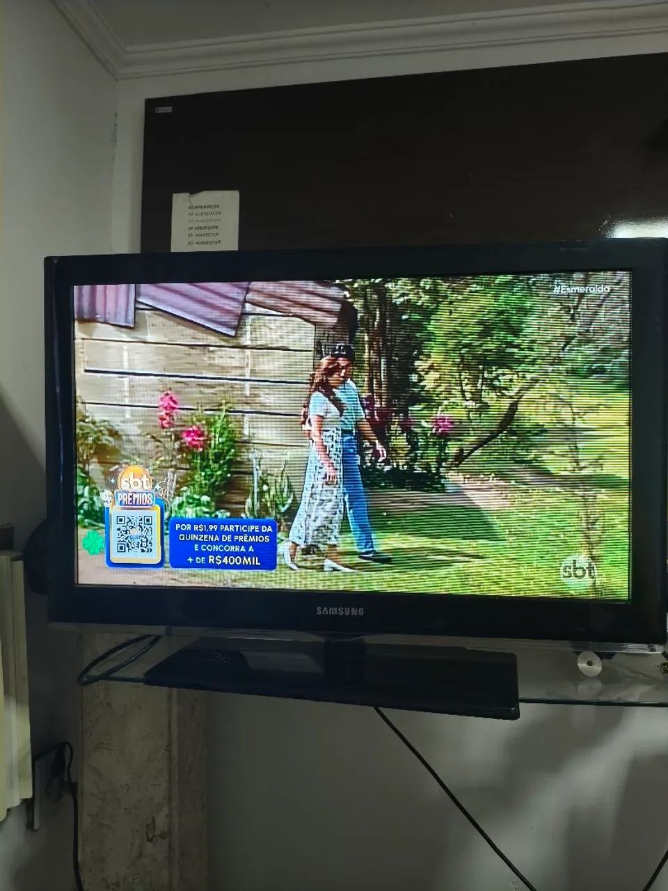 televisão Samsung 42 com controle original , conversor integrado e microondas  - Foto 2