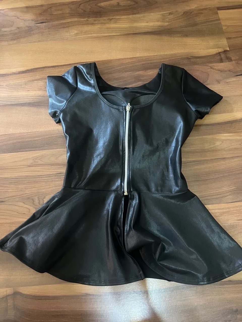 Blusinha courino com babado  - Foto 5