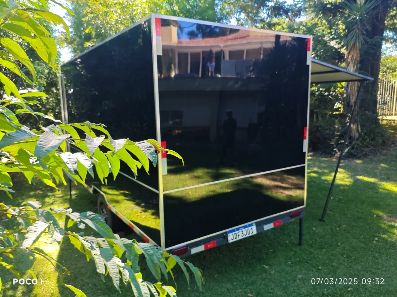 Carreta/ Trailer Baú Preto - Ideal para seu negócio!