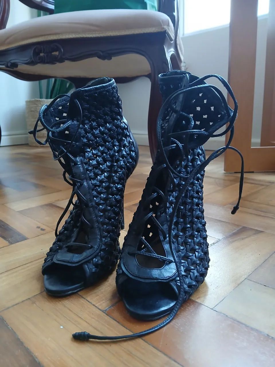 Scarpin preto schutz 