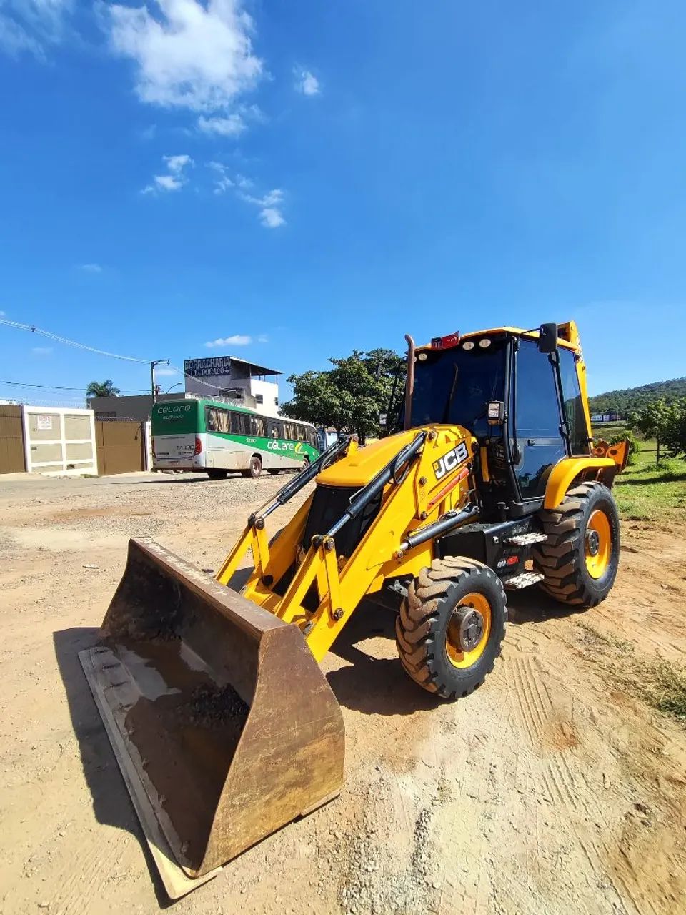 Retro escavadeira JCB 3cx 2019 4x4 traçada 