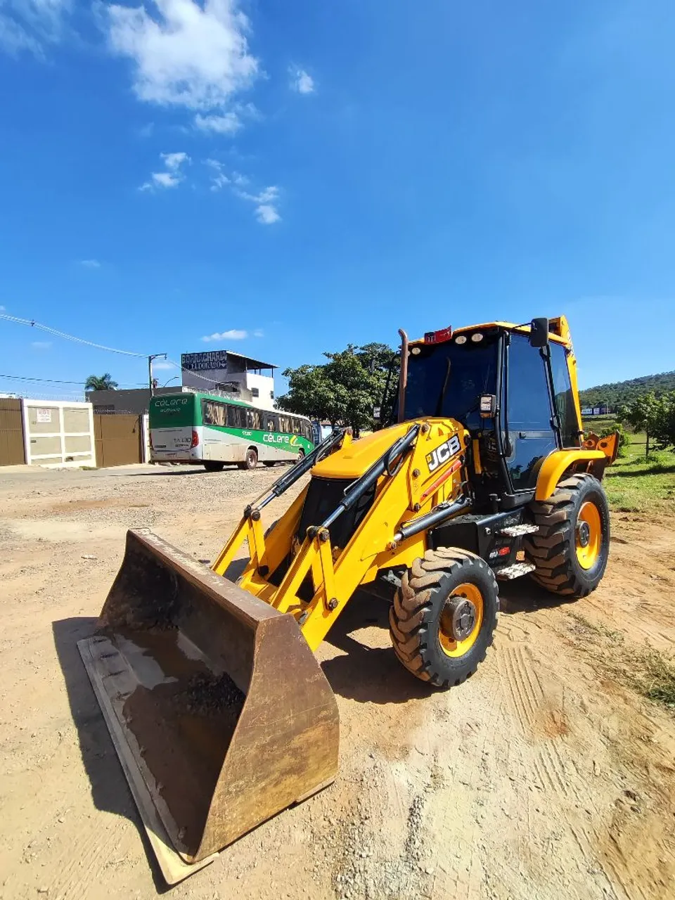 Retro escavadeira JCB 3cx 2019 4x4 traçada