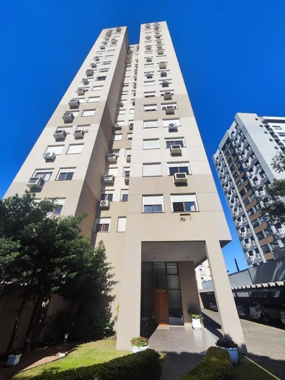 3 Dorm. com suíte com mobilia em frente ao Medplex...