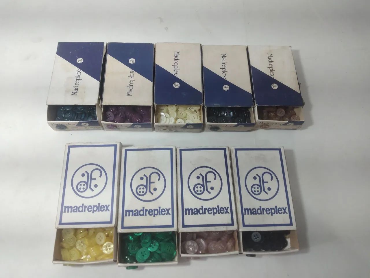 Caixa de botões antigos Madreplex anos 90 - Foto 2