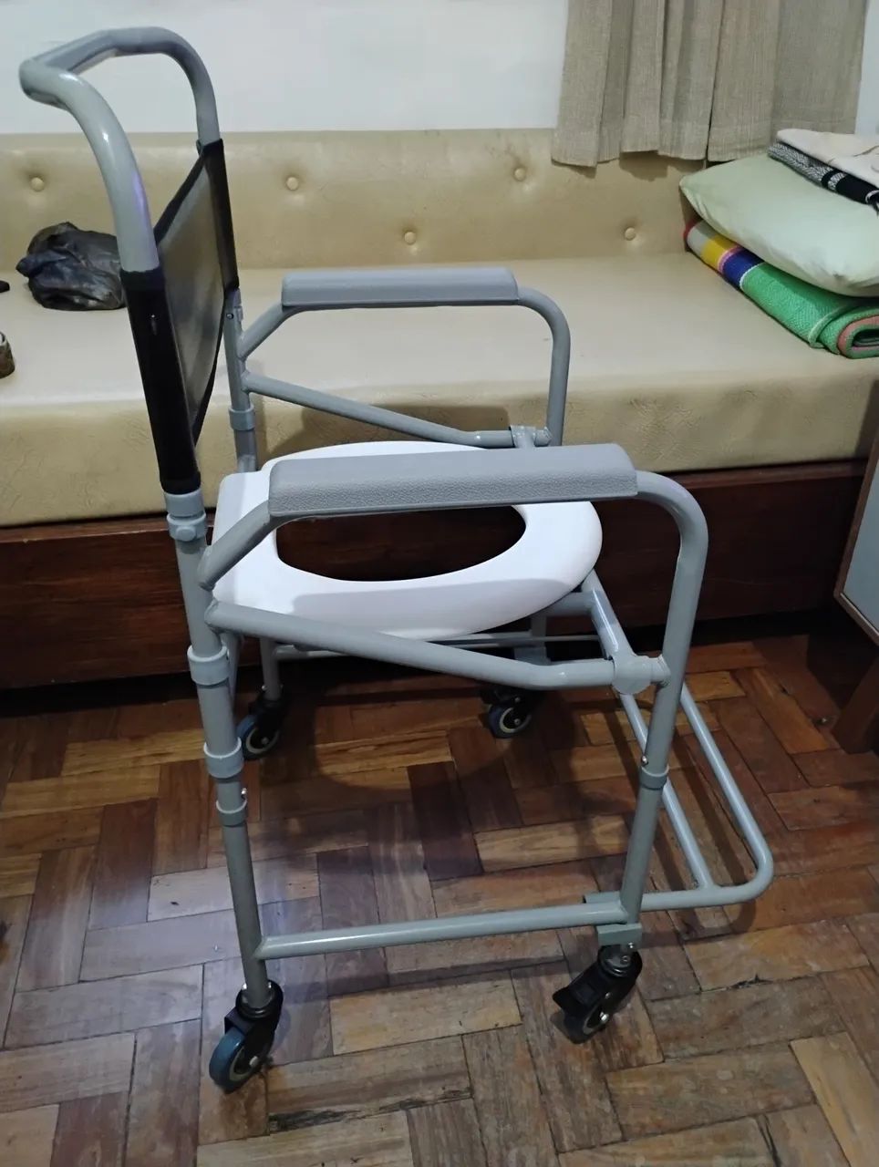 Cadeira de Banho com Rodas Dellamed - Foto 2