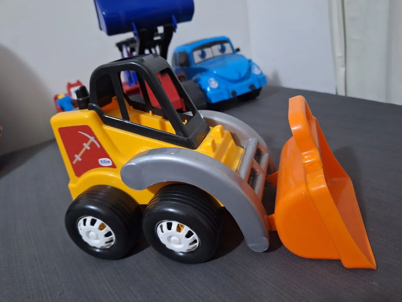 Trator e Carro - Brinquedos de plástico - Foto 4