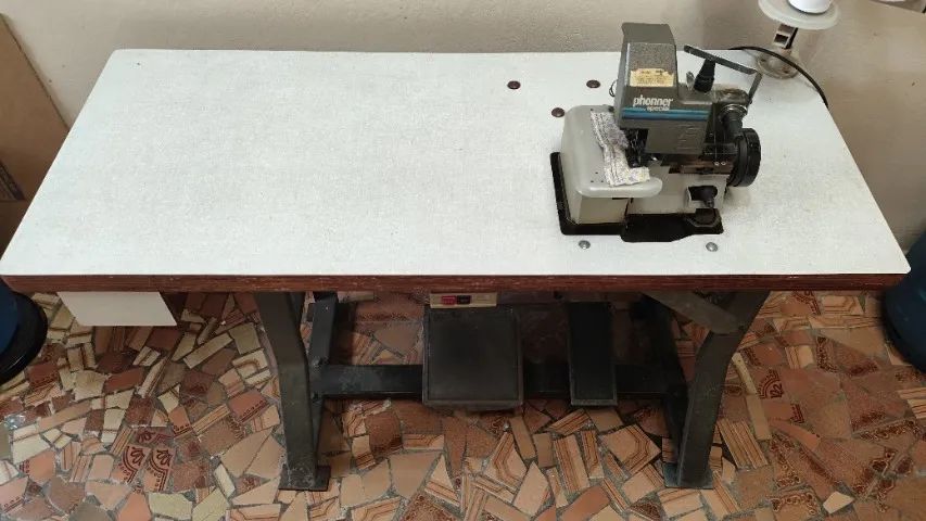Maquina de Overloque Phonner Special LF 236