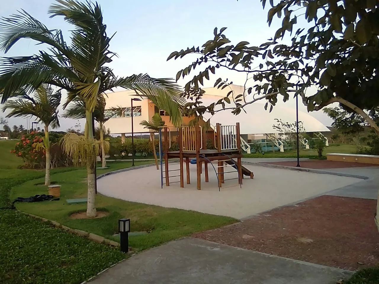 Vendo lote condomínio jardins Amisterda 240 mil  - Foto 2