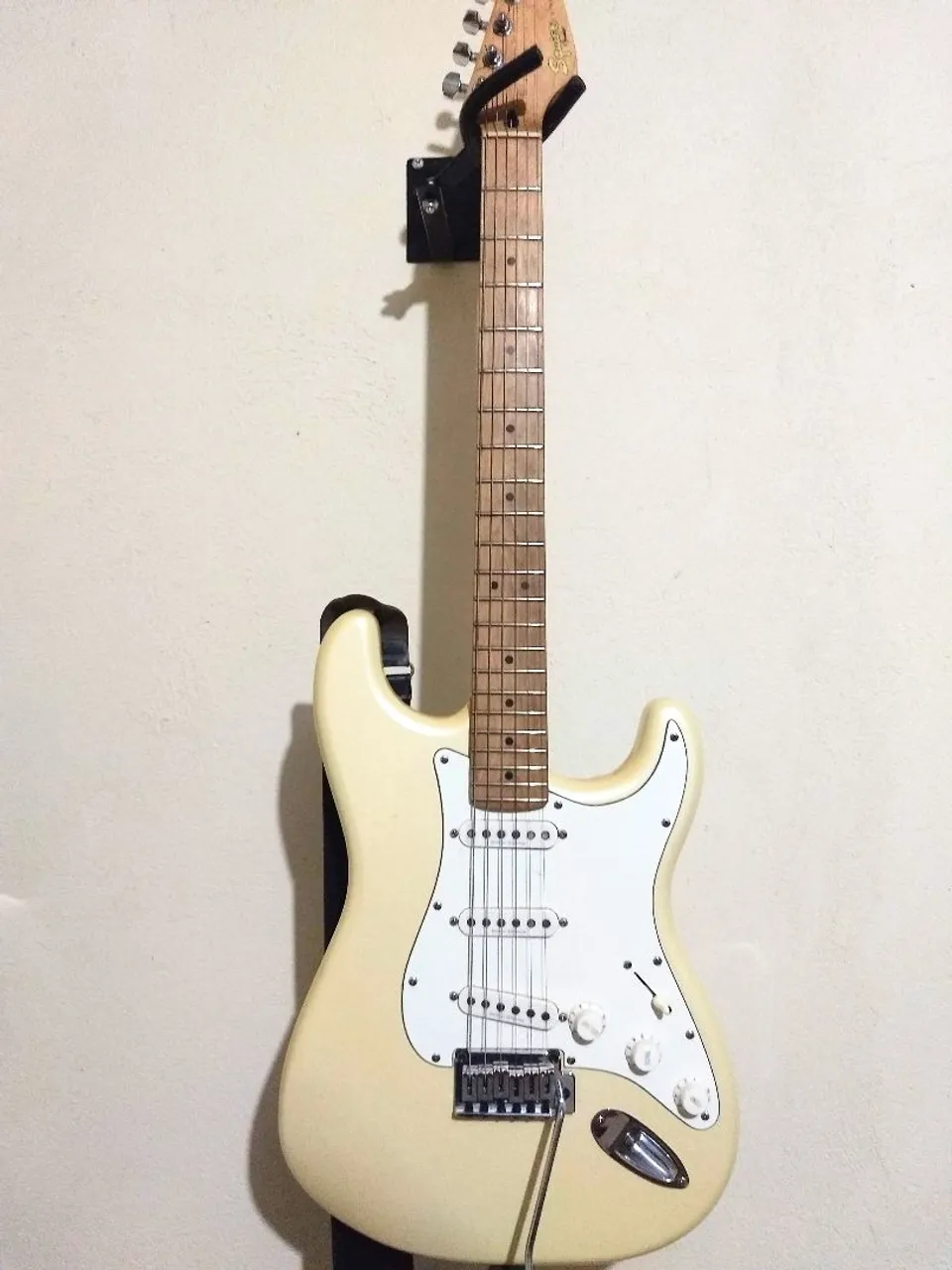 Guitarra Squier Deluxe Peal White