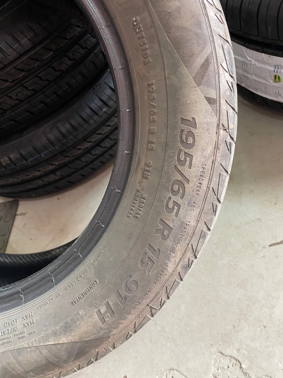 Vendo pneu meia vida continental 195/65
