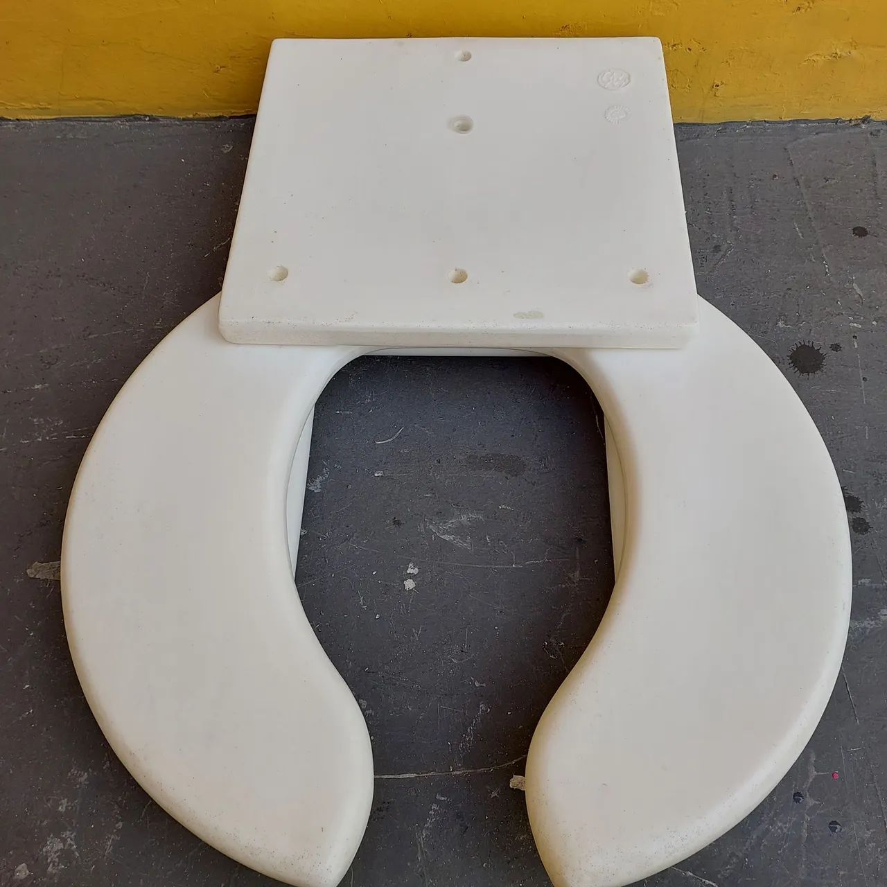 Assento Sanitário Adaptável para Idosos e Pessoas com Mobilidade Reduzida - Foto 5