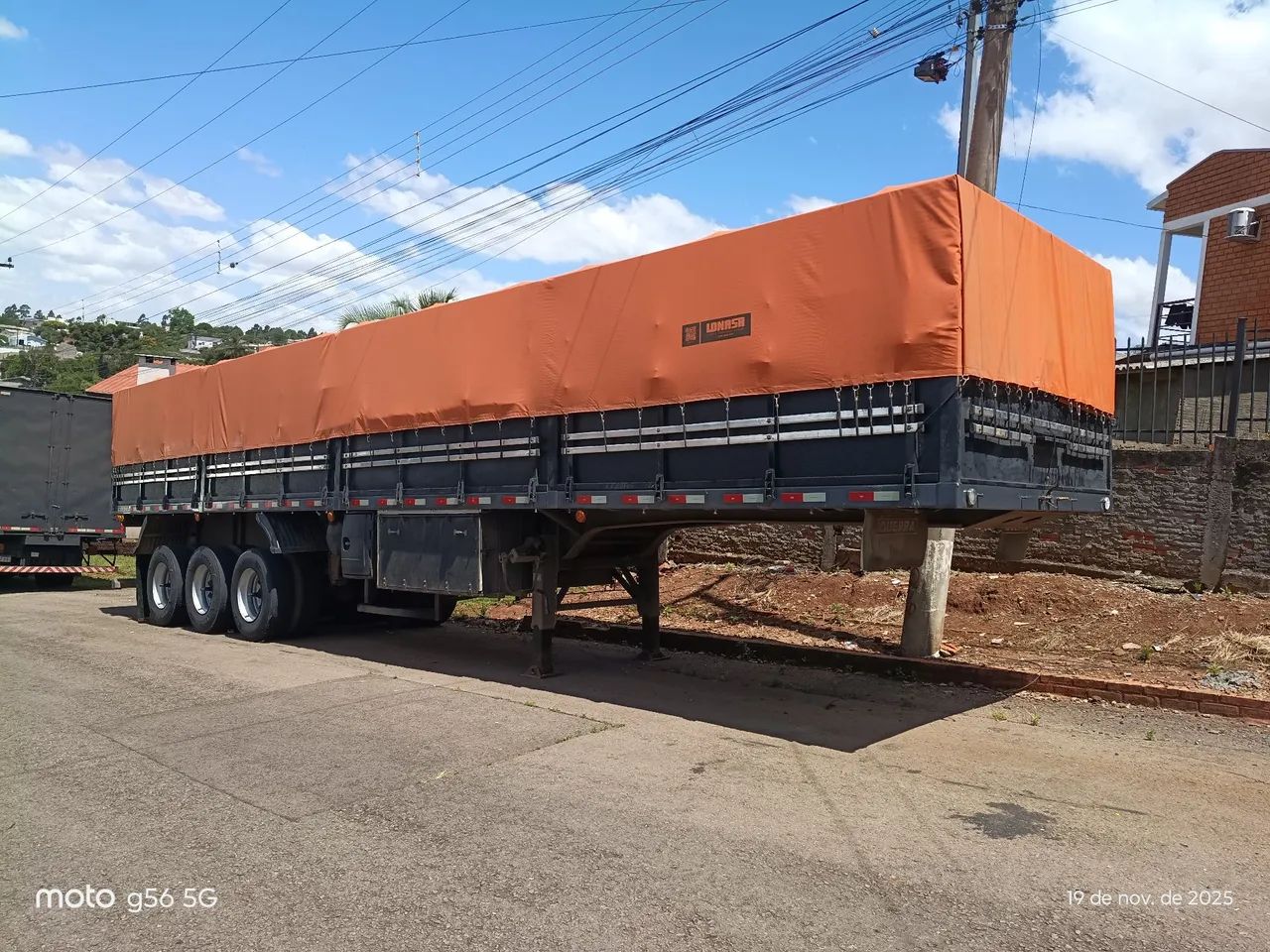 Carreta graneleira LS guerra ano 2011 com pneus e geladeira  - Foto 3