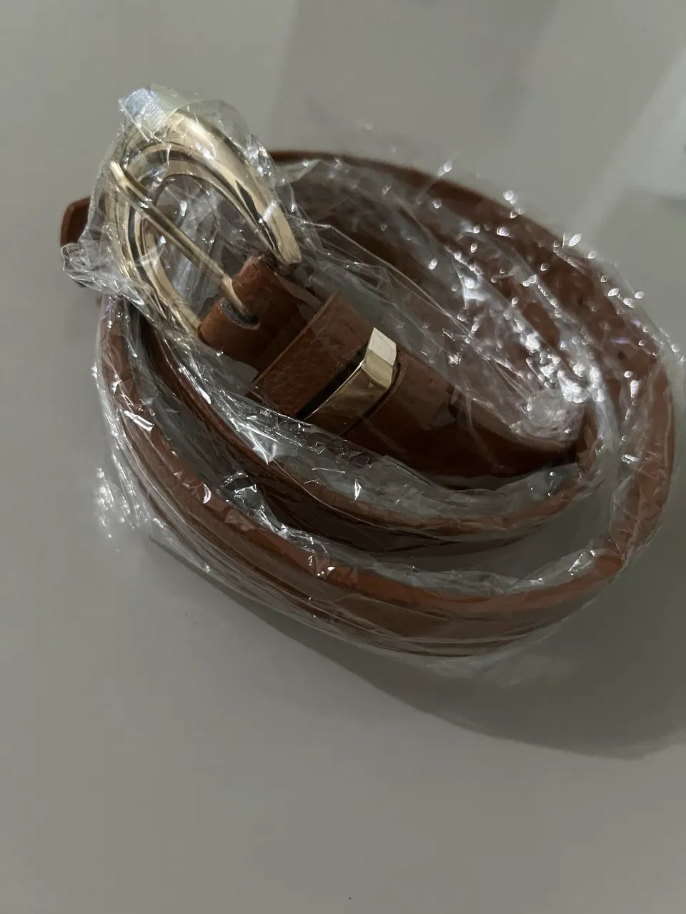 Cinto de couro Caramelo / Fivela Dourada - Foto 2