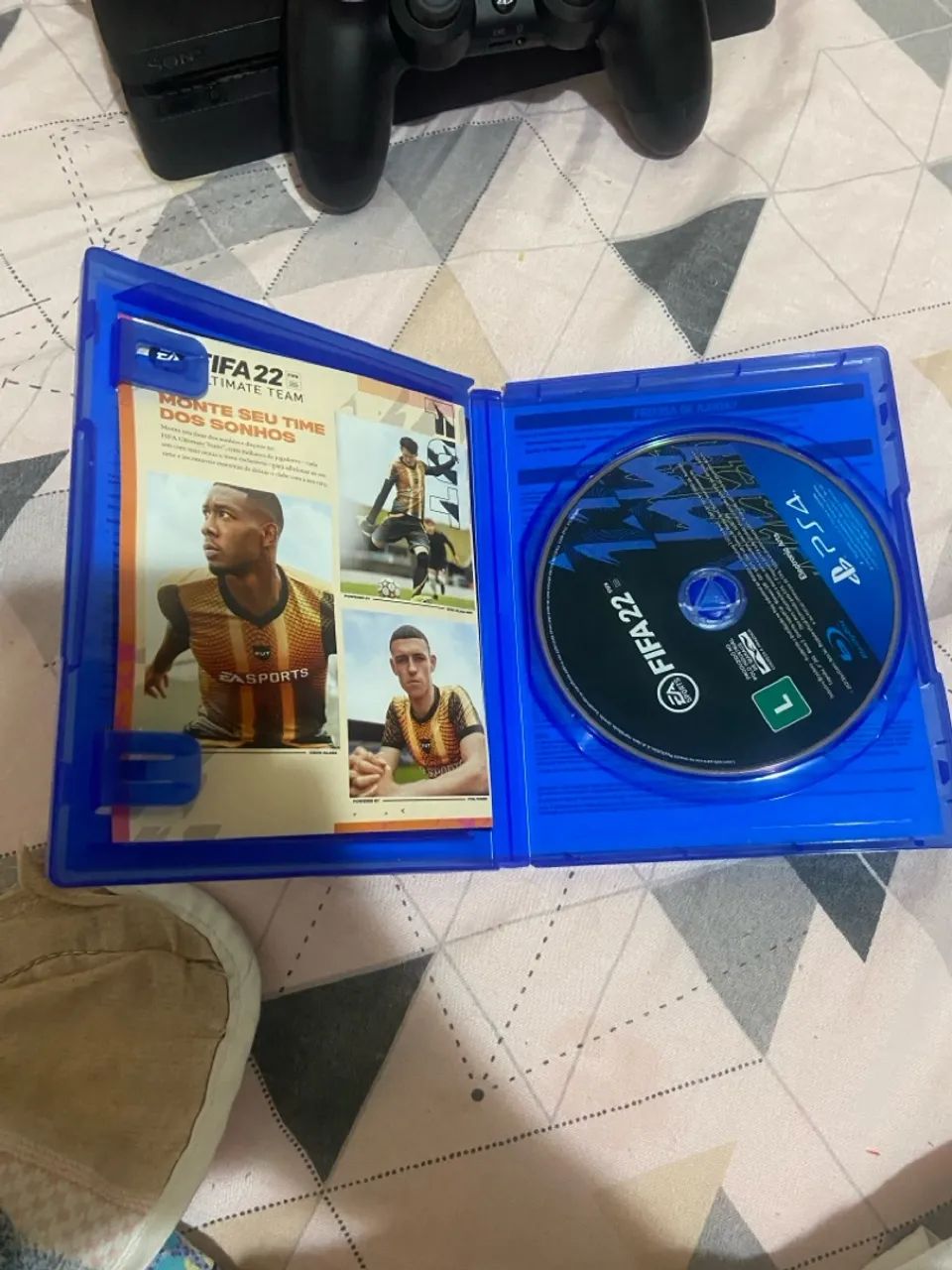 Playstation 4 com controle e jogo FIFA 22 - Foto 3