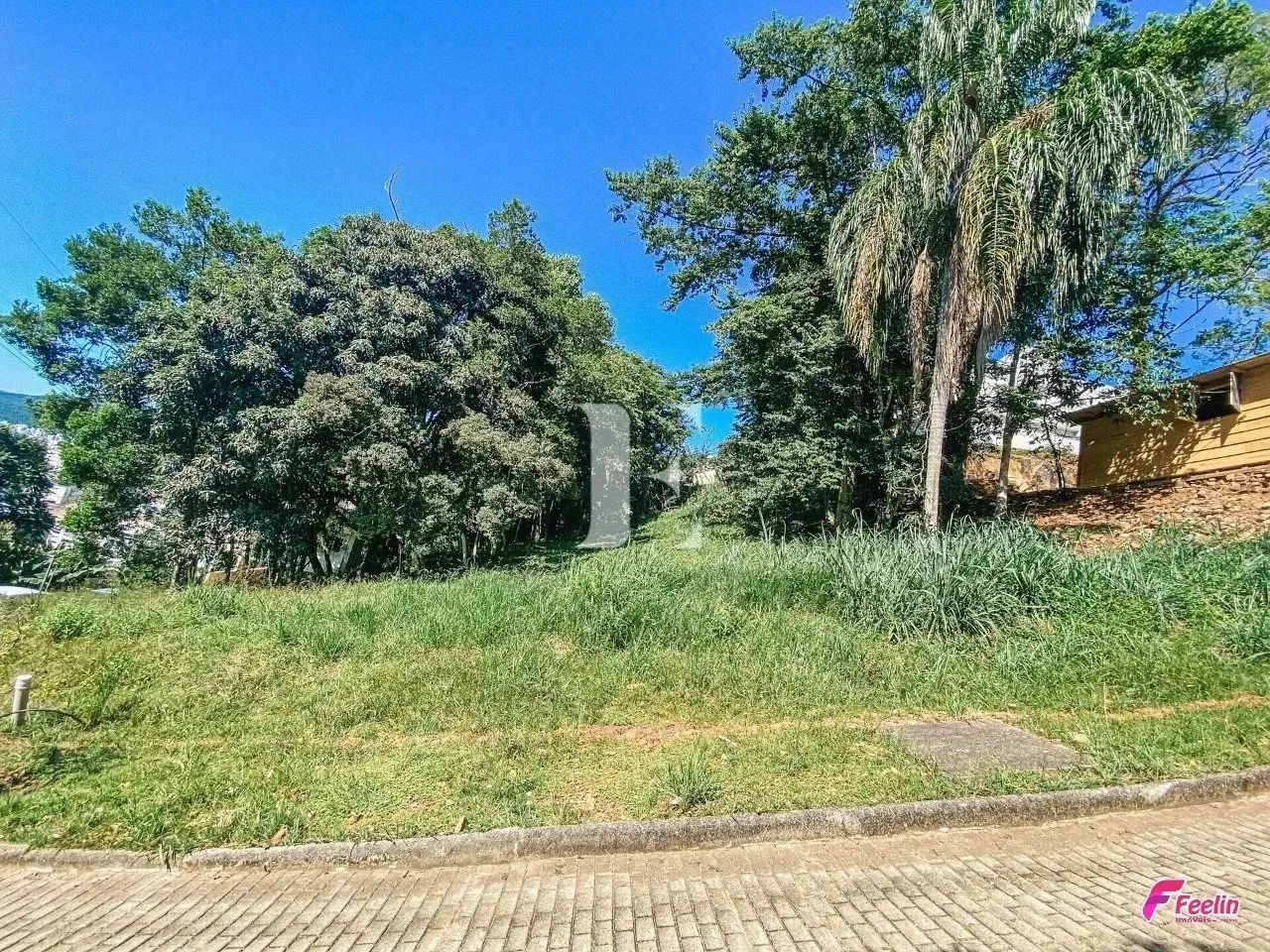 TERRENO EM CONDOMÍNIO FECHADO - LOCALIZADO NO BAIRRO CÓRREGO GRANDE - FLORIANÓPOLIS