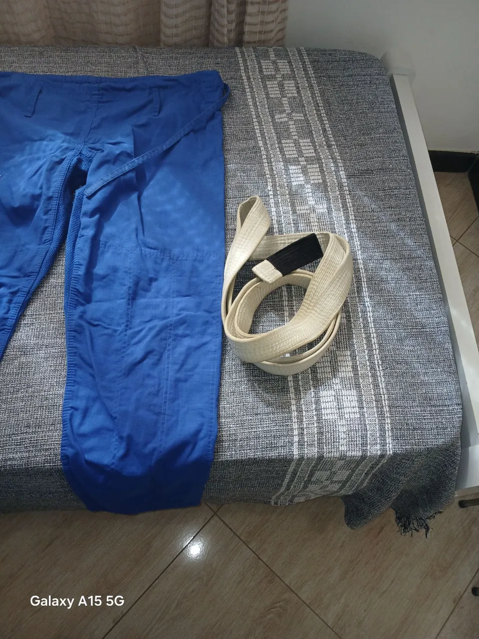 Kimono Calça Azul e Faixa Branca