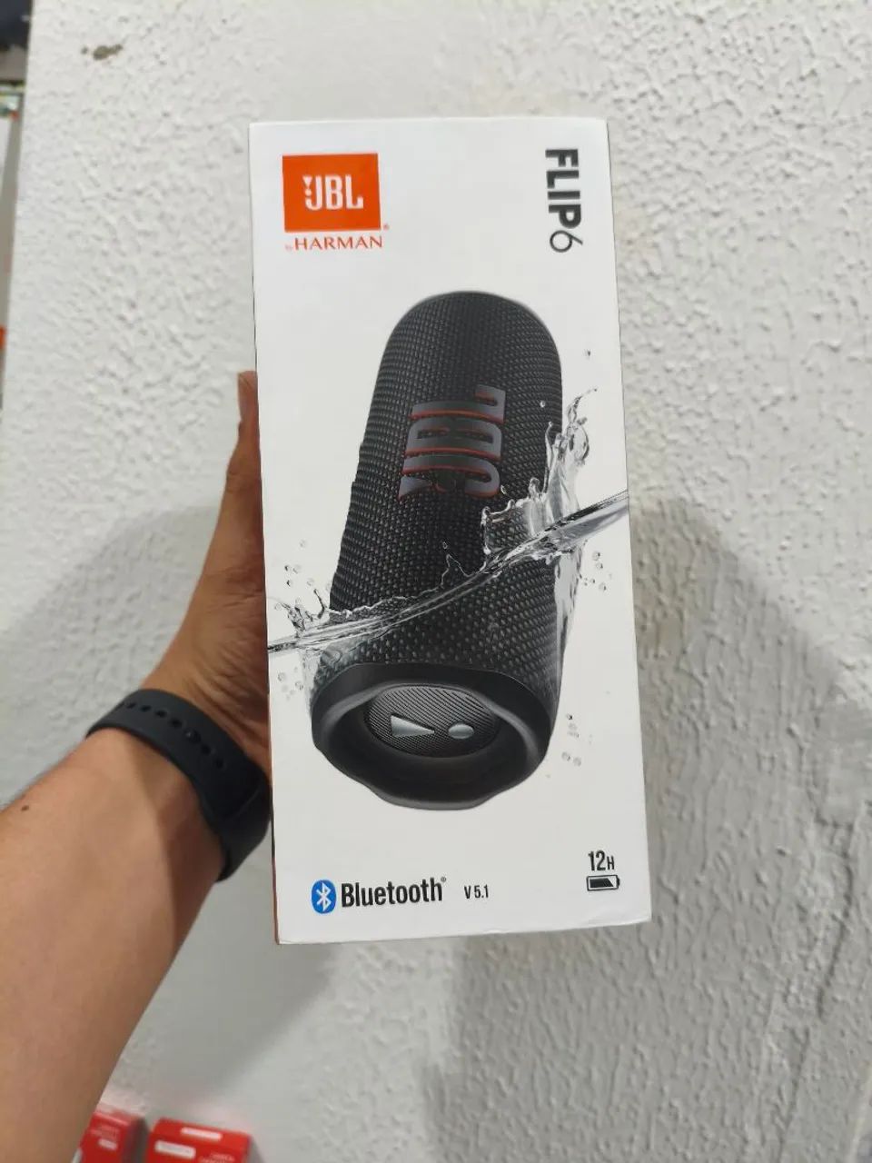 Caixa de Som JBL Flip 6 - Impermeável e Potente