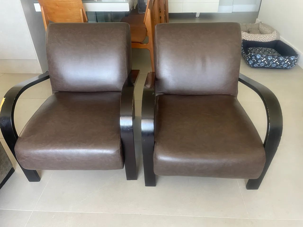 Poltronas anos 80 - Reformadas, estruturadas e muito confortáveis