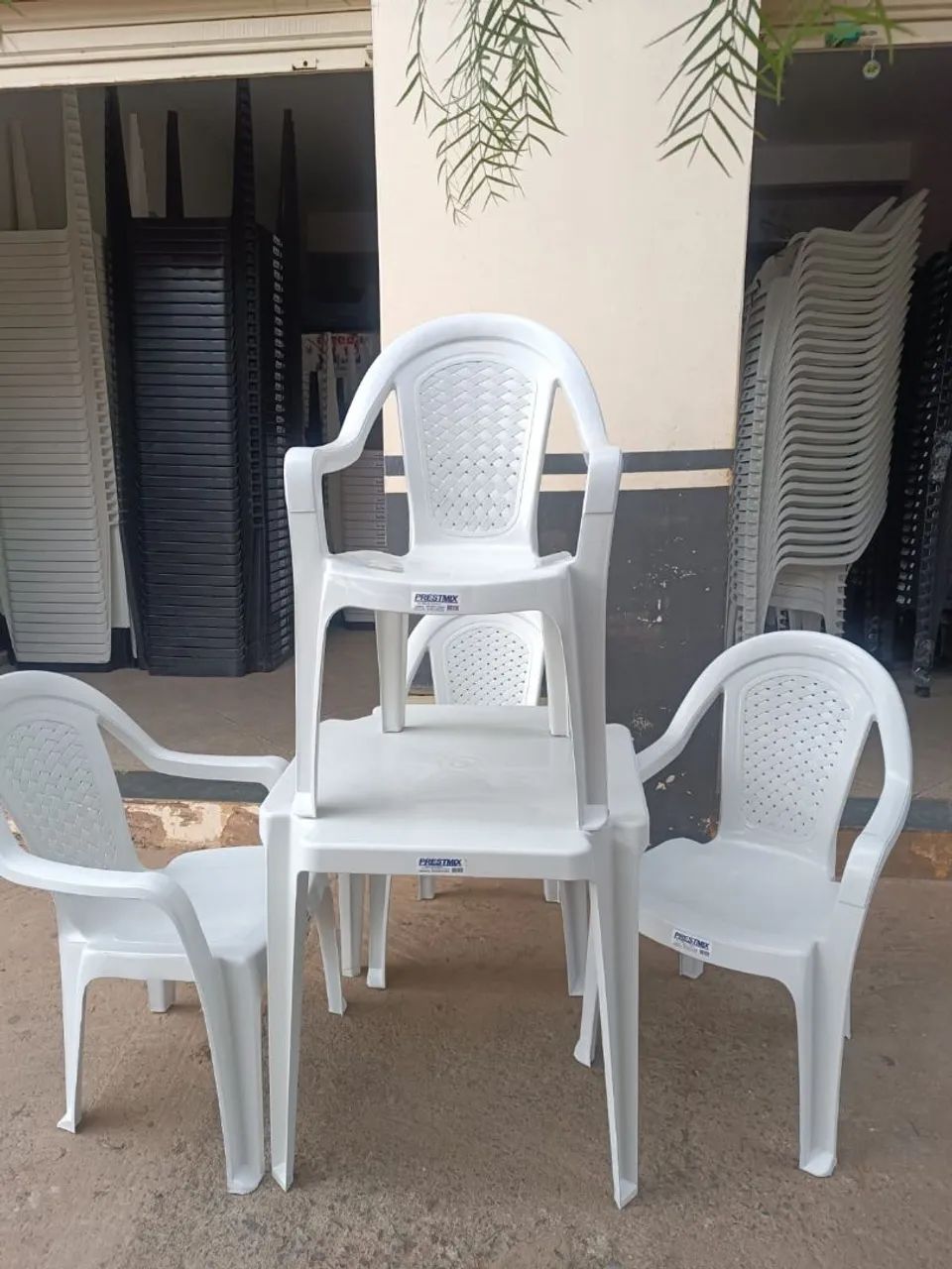 Jogo de Mesas novos. - Foto 3