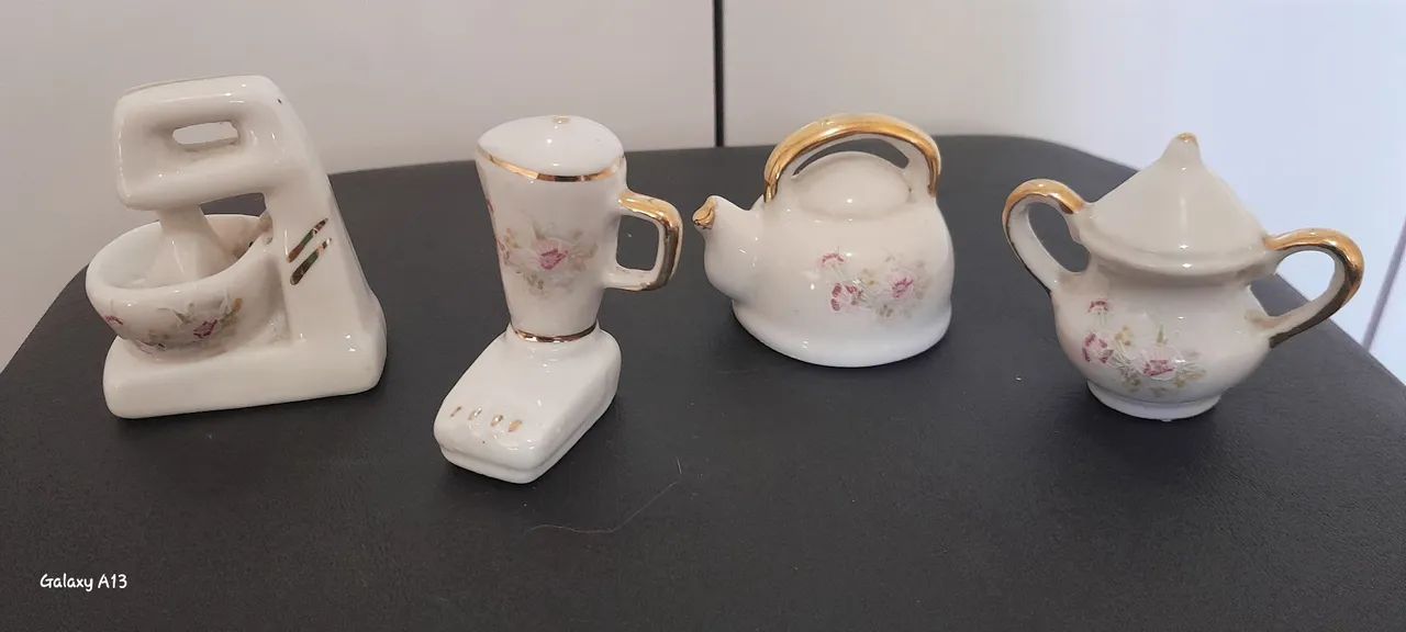 Conjunto de Miniaturas de Cozinha em Porcelana
