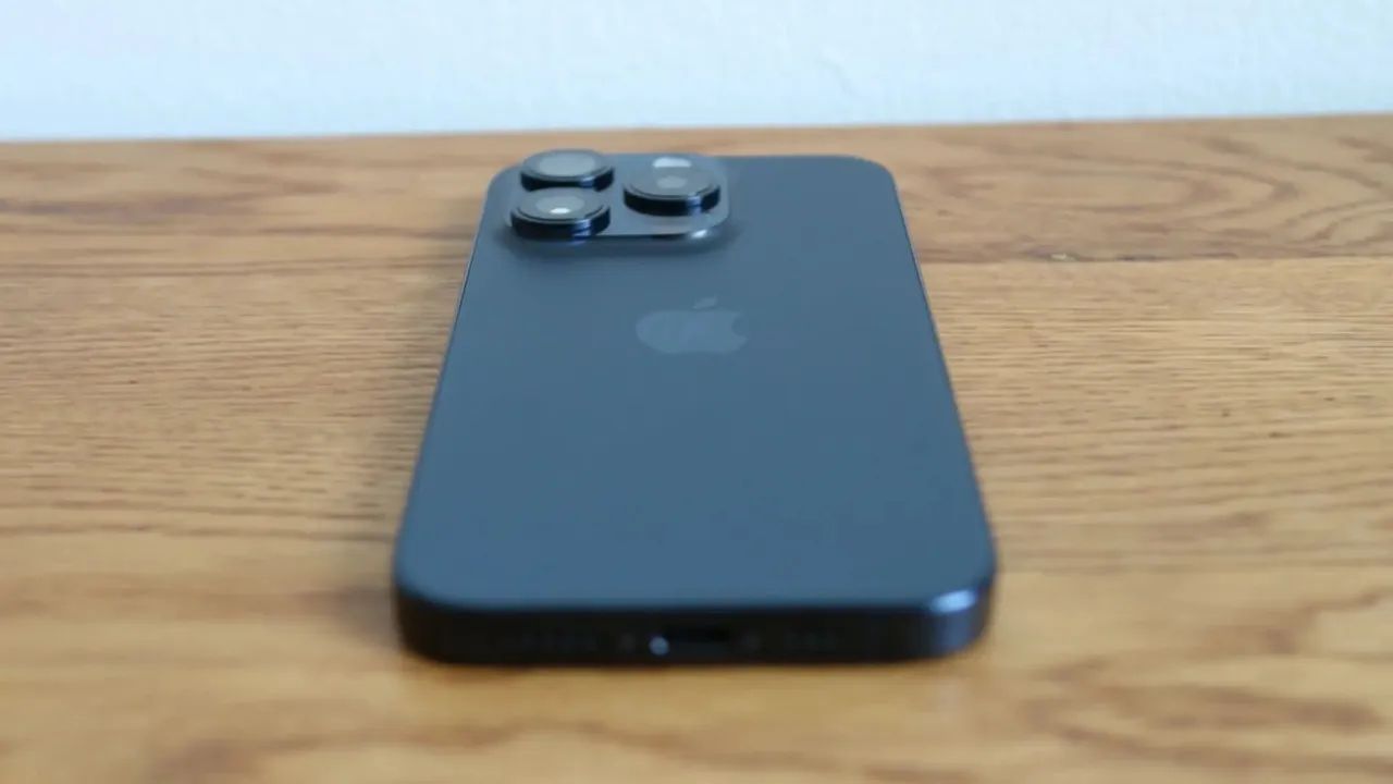 iPhone 15 Pro Max - 256GB - Excelente estado