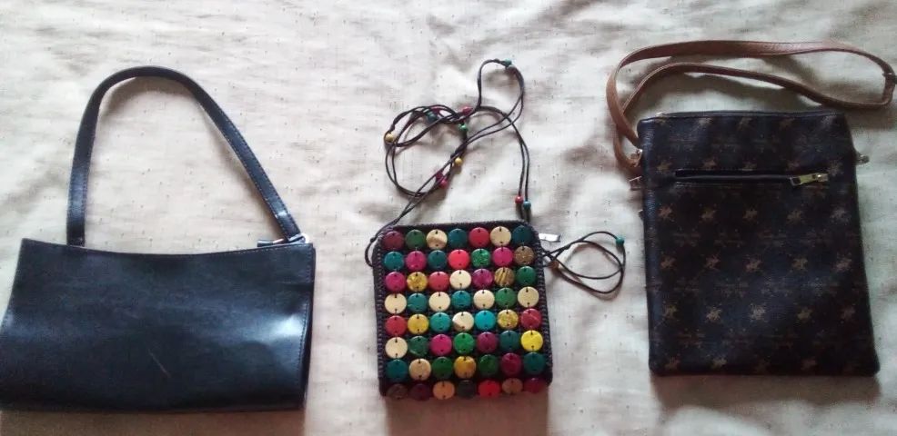 Bolsa Tecido com Alça de Madeira, de Botões e outras, Vintage. - Foto 4