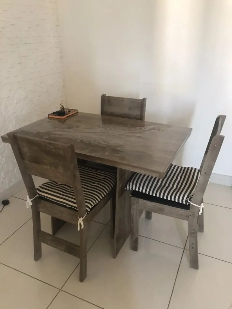 MESA DE JANTAR PEQUENA + 3 CADEIRAS  - Foto 3