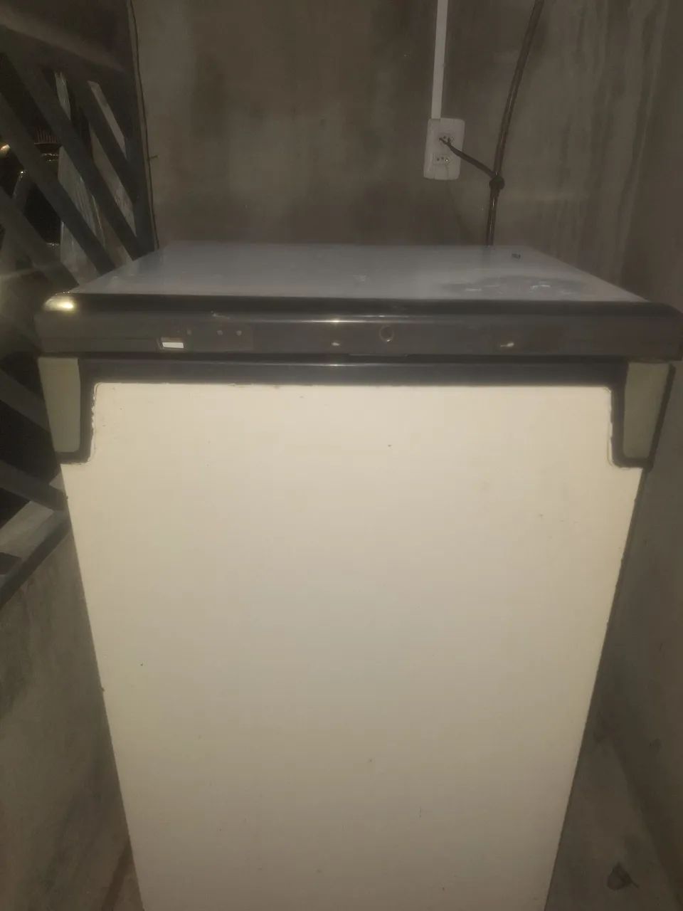Vendo frigobar médio 