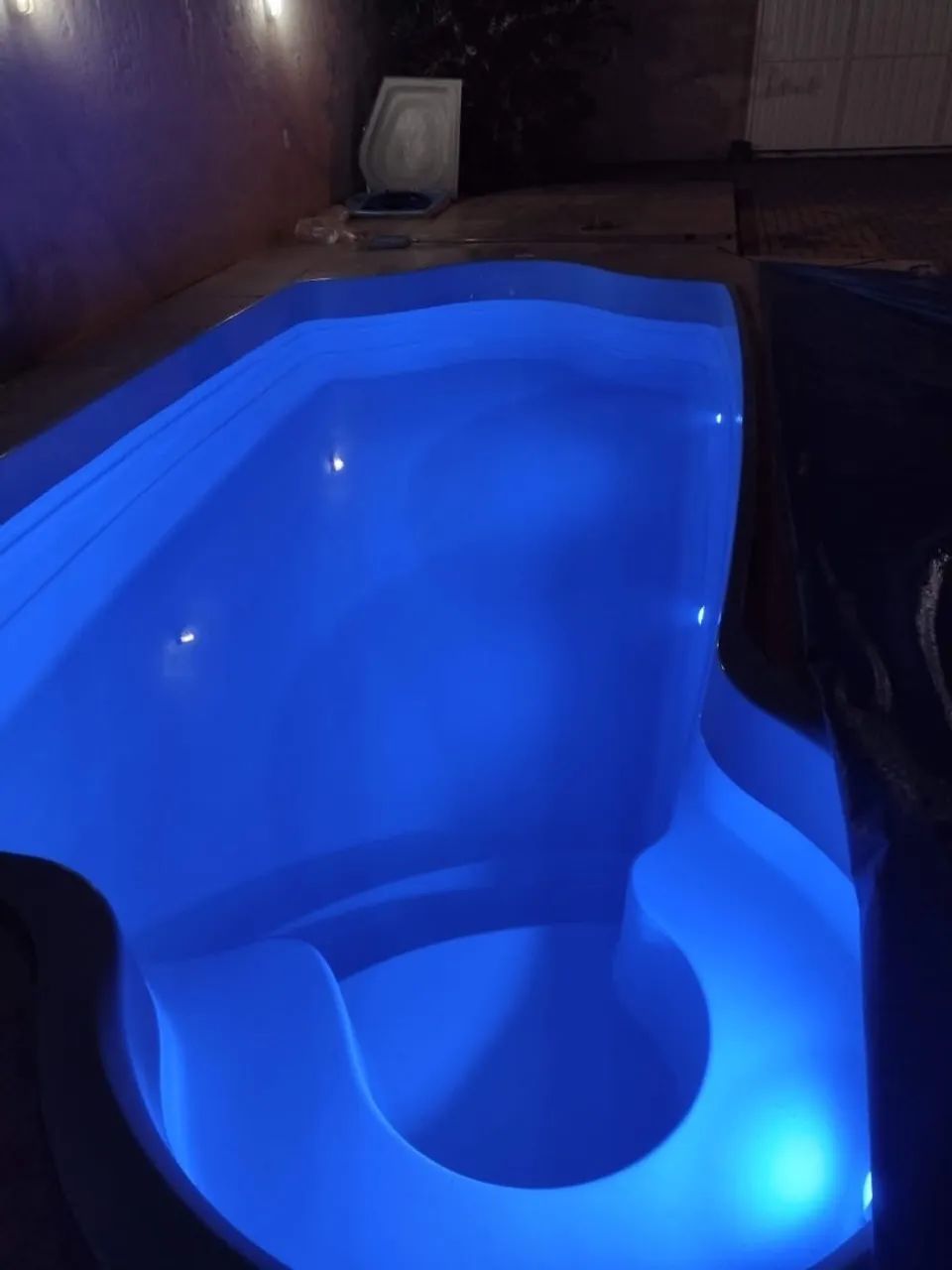 Trabalho com limpeza e manutenção de piscinas 