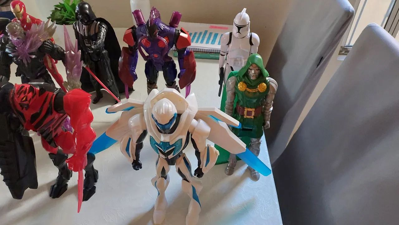 BONECOS VILÕES E SUPER HERÓIS.  R$ 80 CADA - Foto 3