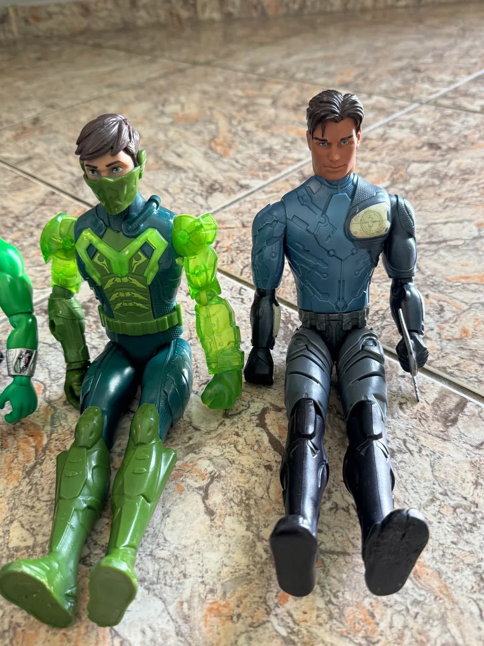 Kit Bonecos maxtel e Marvel 