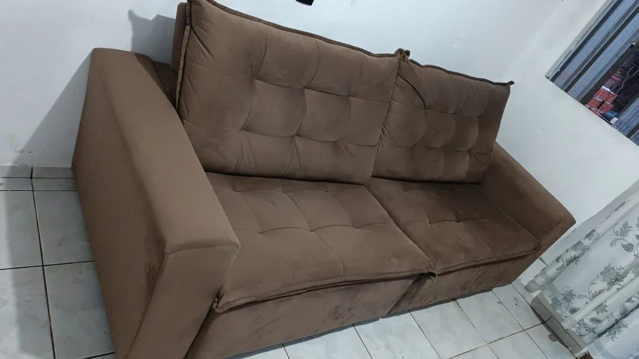 Vendo sofá semi novo.