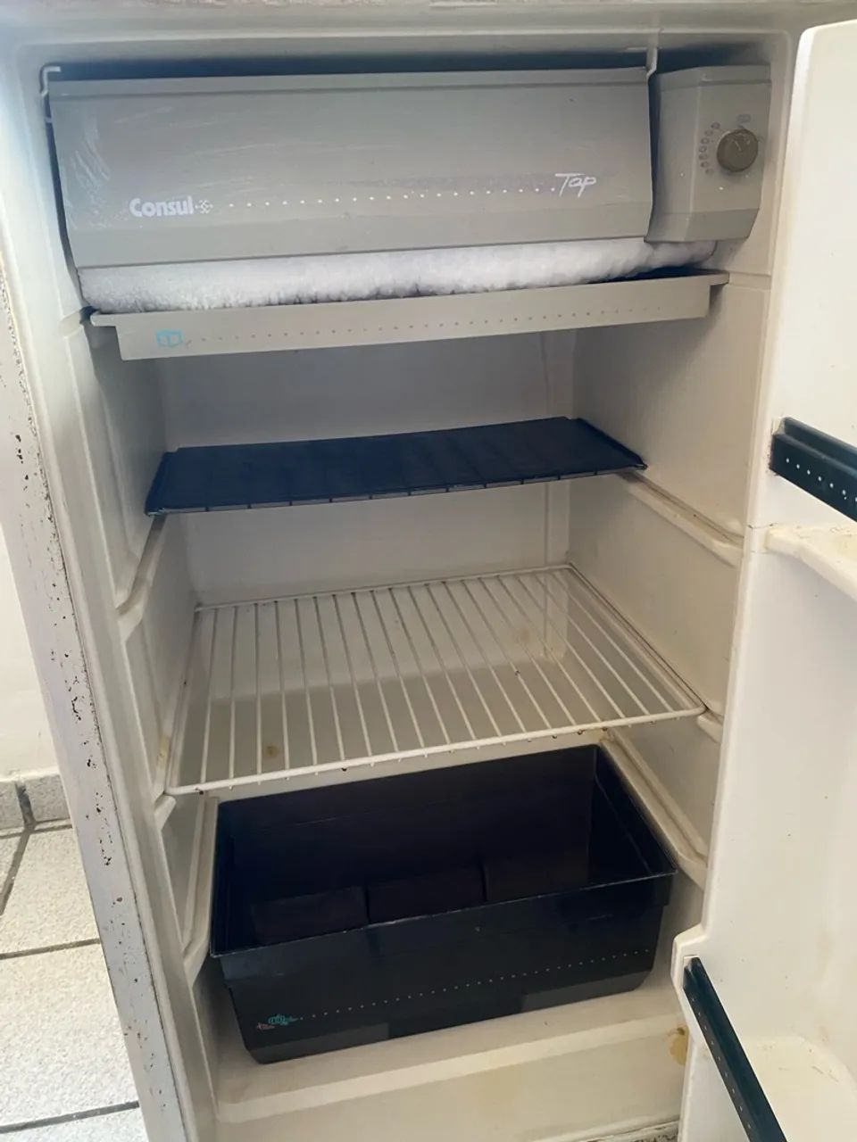 FRIGOBAR CONSUL 220V COM CONGELADOR - FUNCIONANDO PERFEITAMENTE  - Foto 5