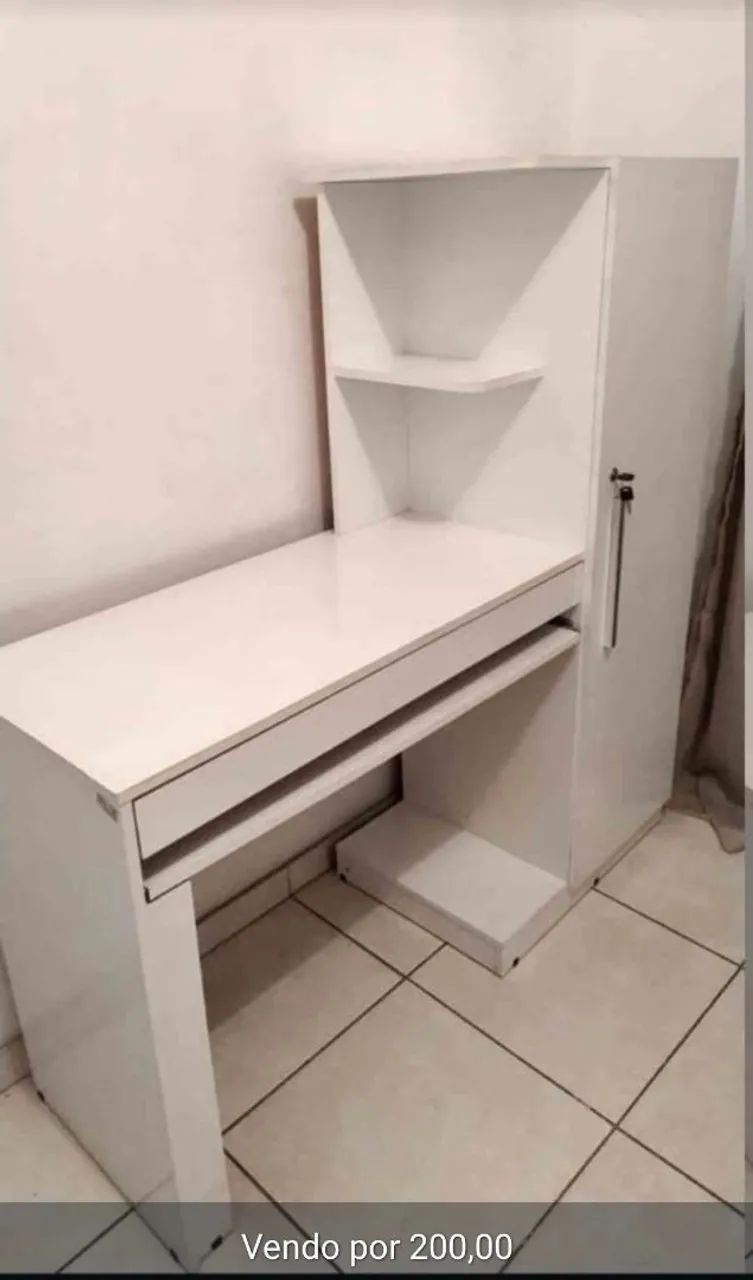 Escrivaninha super conservada 