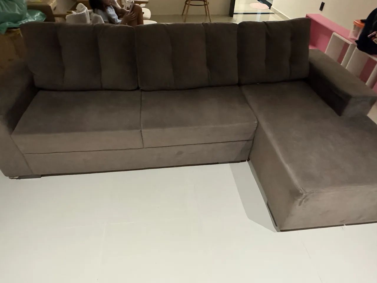 Sofá com chaise 