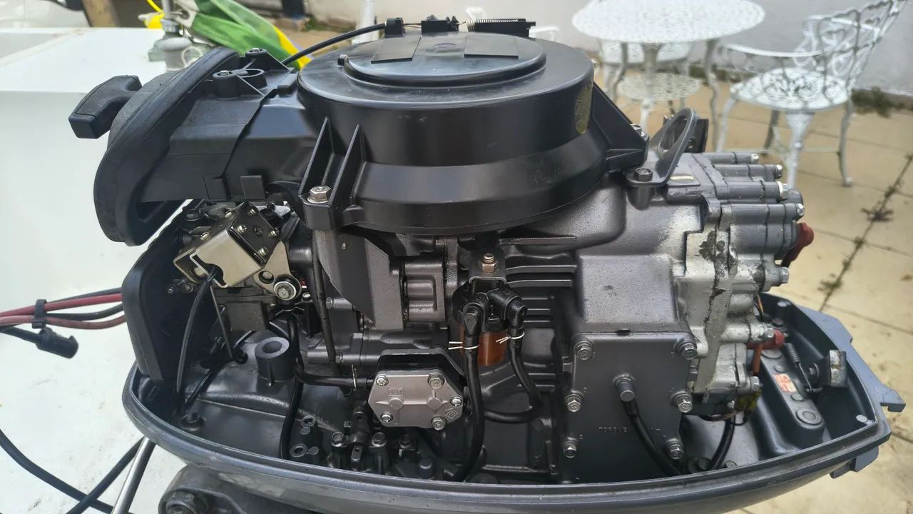 Vendo motor Yamaha 40 Hp com arranque e comando