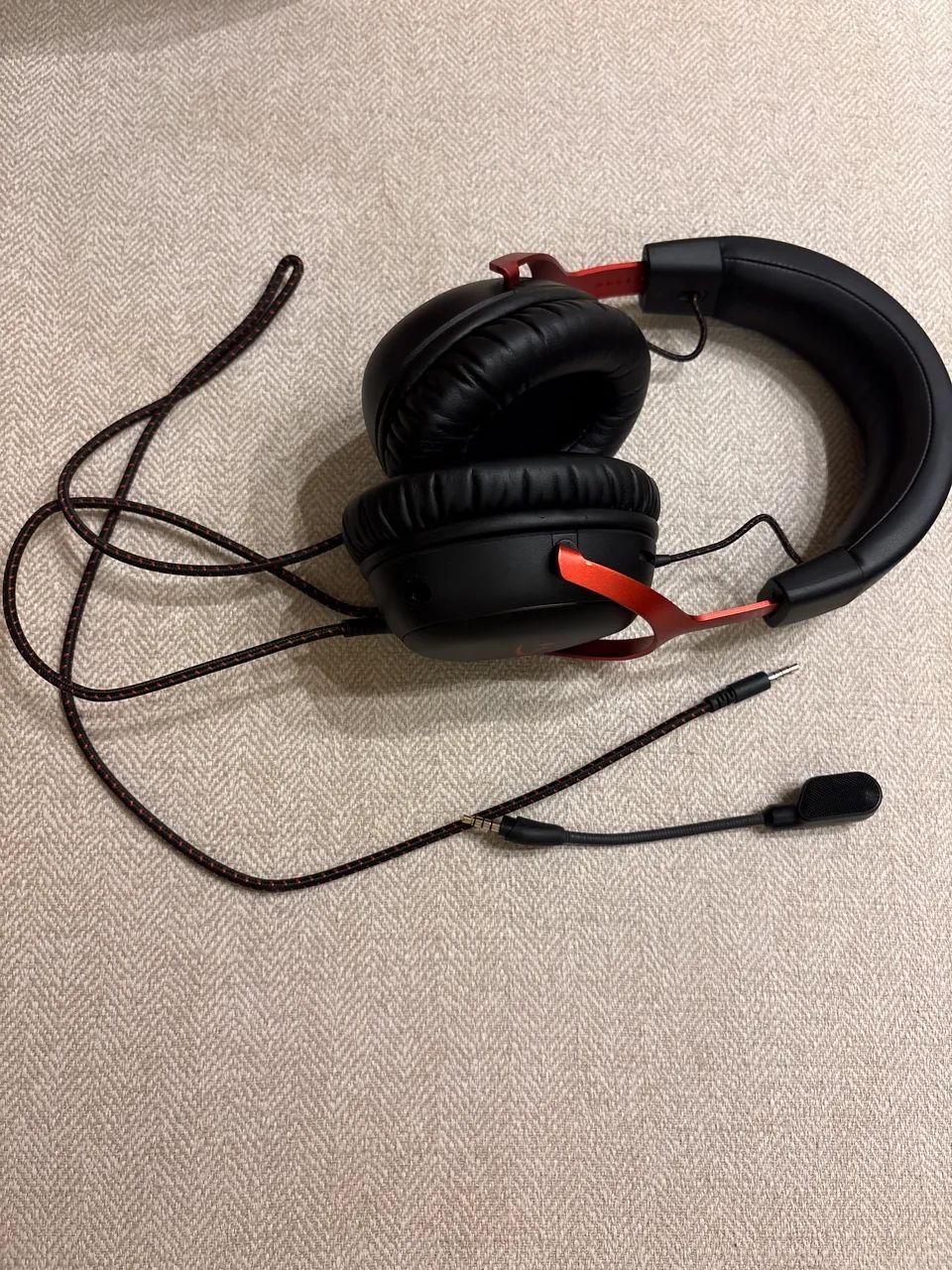     HyperX Cloud III - Excelente Estado