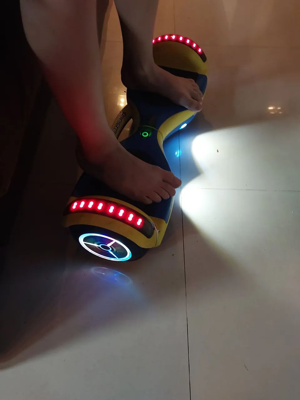 Vendo hoverboard muito top com Bluetooth 
