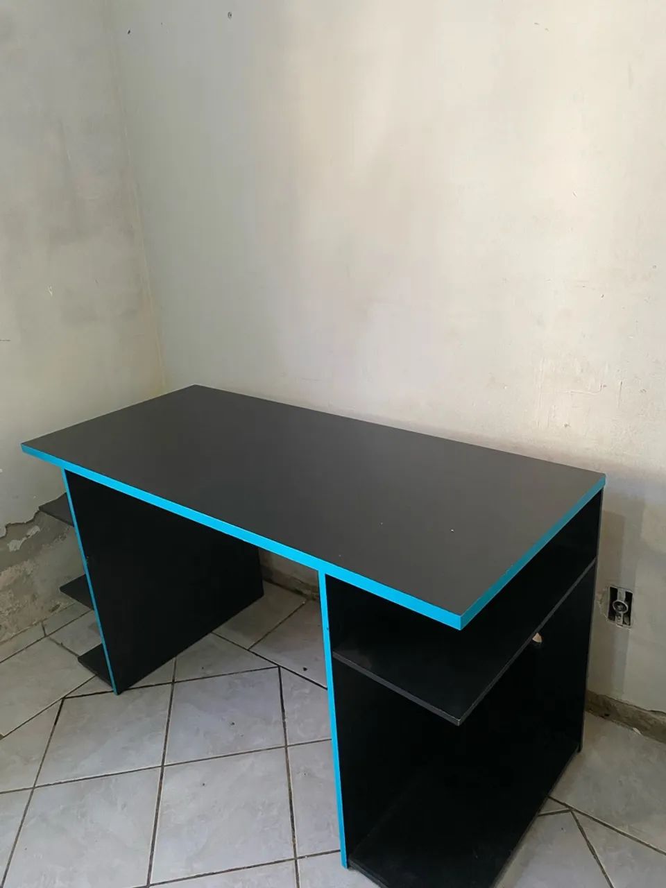 Mesa gamer preta 