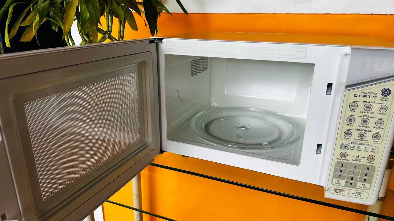 Microondas !!! IMPERDÍVEL !!! Electrolux ponto certo 31 litros  - Foto 4